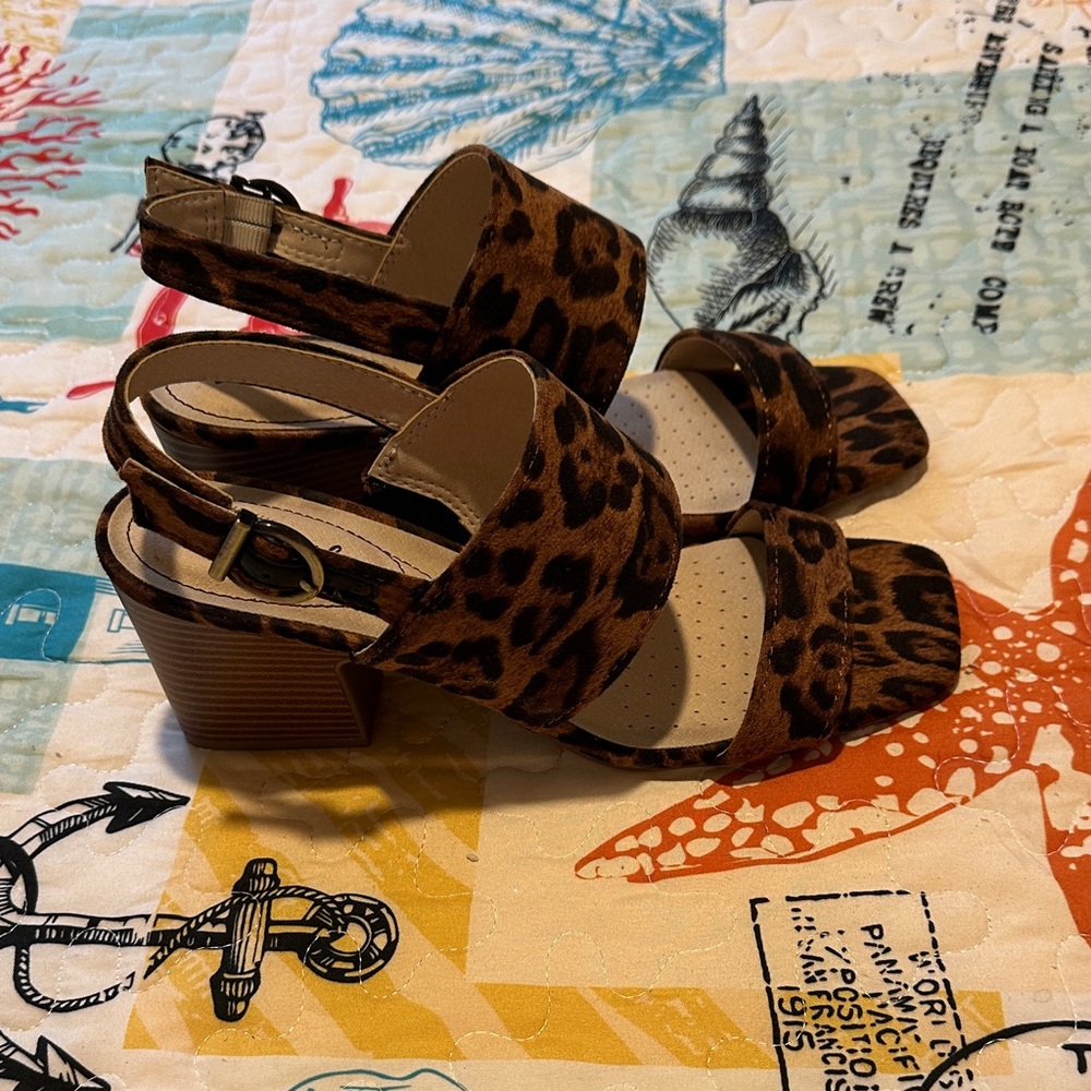 Life Stride Women's Brown Leopard Sandals - Picture 2 of 4